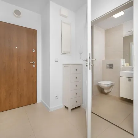 Klasyczny Z Balkonem We Wroclawiu By Renters Вроцлав