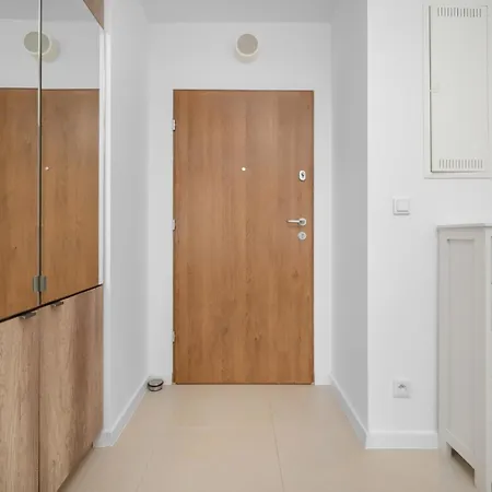 Klasyczny Z Balkonem We Wroclawiu By Renters