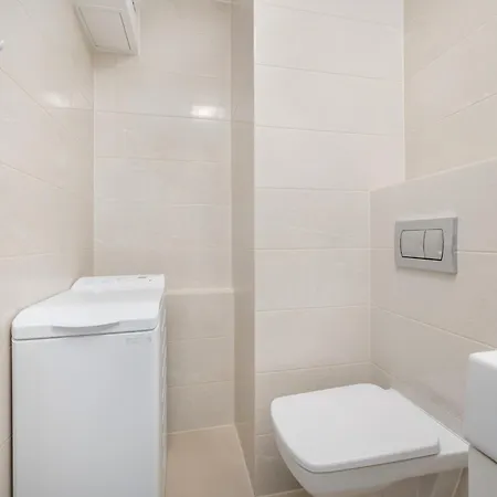 Klasyczny Z Balkonem We Wroclawiu By Renters Apartment Wroclaw