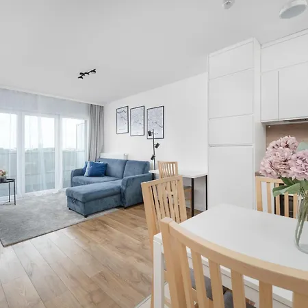 Klasyczny Z Balkonem We Wroclawiu By Renters Wrocław