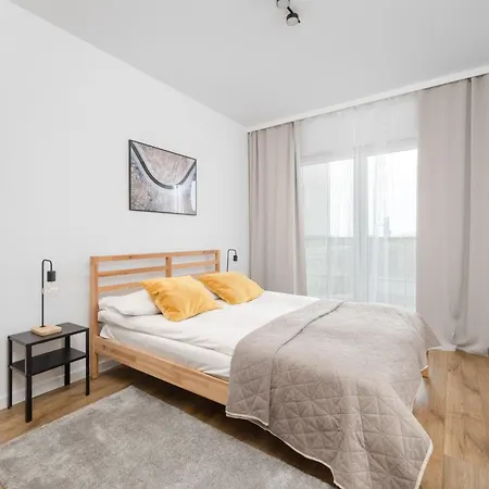 Apartment Klasyczny Z Balkonem We Wroclawiu By Renters Wroclaw